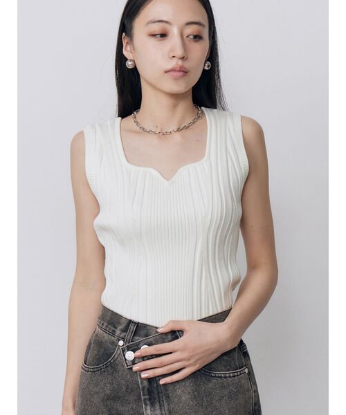 MURUA（ムルーア）の「スクエアキーネックリブニットタンク　夏服（タンクトップ・レディース・ブラック/ホワイト/オレンジ/ブルー・FREE）」の2枚目の写真