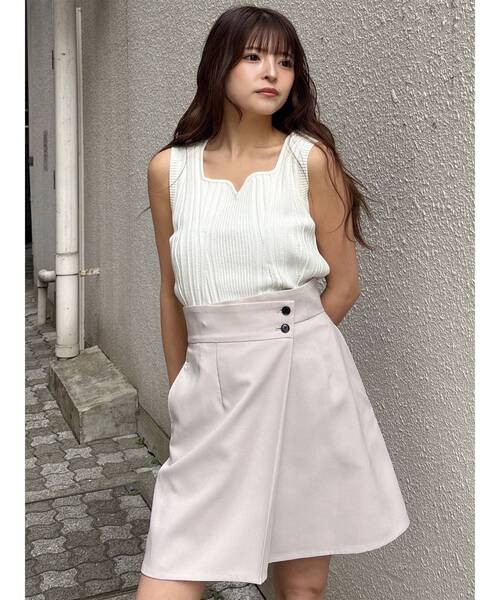 MURUA(ムルーア)の「スクエアキーネックリブニットタンク 夏服(タンクトップ・レディース・ブラック/ホワイト/オレンジ/ブルー・FREE)」の5枚目の写真