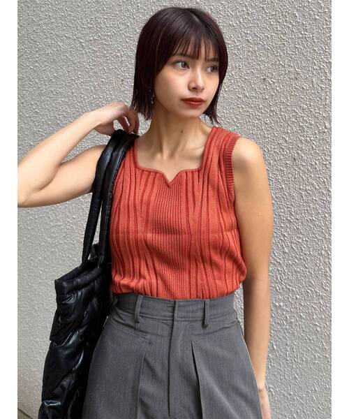 MURUA(ムルーア)の「スクエアキーネックリブニットタンク 夏服(タンクトップ・レディース・ブラック/ホワイト/オレンジ/ブルー・FREE)」の6枚目の写真