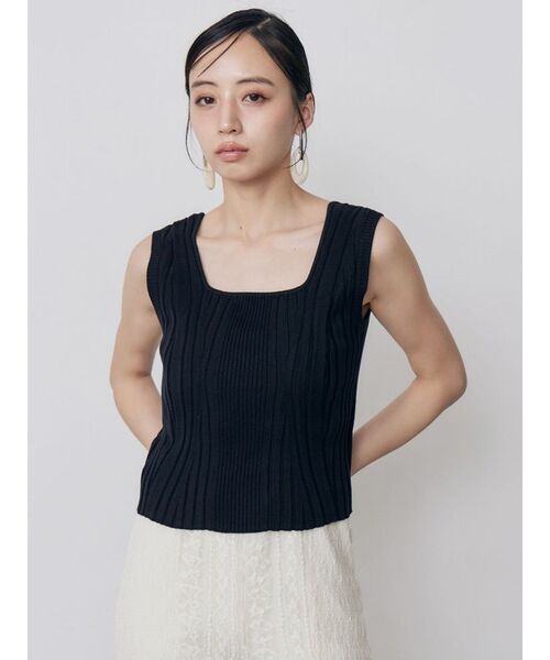 MURUA(ムルーア)の「スクエアキーネックリブニットタンク 夏服(タンクトップ・レディース・ブラック/ホワイト/オレンジ/ブルー・FREE)」の8枚目の写真