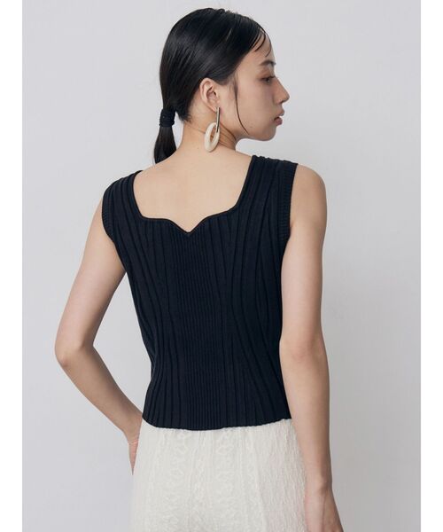 MURUA(ムルーア)の「スクエアキーネックリブニットタンク 夏服(タンクトップ・レディース・ブラック/ホワイト/オレンジ/ブルー・FREE)」の16枚目の写真