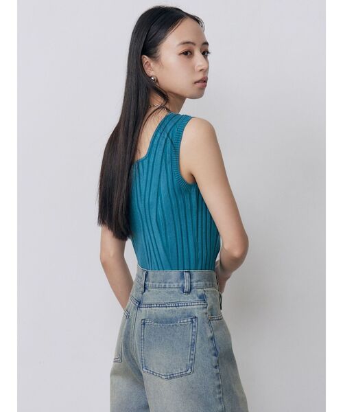 MURUA(ムルーア)の「スクエアキーネックリブニットタンク 夏服(タンクトップ・レディース・ブラック/ホワイト/オレンジ/ブルー・FREE)」の7枚目の写真