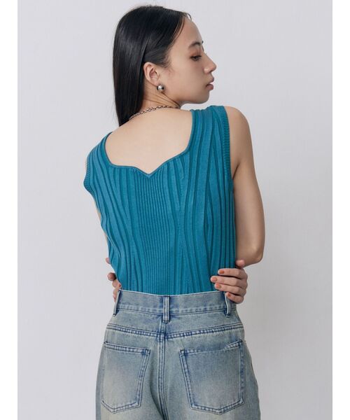 MURUA(ムルーア)の「スクエアキーネックリブニットタンク 夏服(タンクトップ・レディース・ブラック/ホワイト/オレンジ/ブルー・FREE)」の8枚目の写真