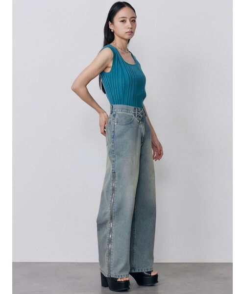 MURUA(ムルーア)の「スクエアキーネックリブニットタンク 夏服(タンクトップ・レディース・ブラック/ホワイト/オレンジ/ブルー・FREE)」の11枚目の写真