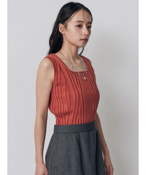 MURUA(ムルーア)の「スクエアキーネックリブニットタンク 夏服(タンクトップ・レディース・ブラック/ホワイト/オレンジ/ブルー・FREE)」の13枚目の写真