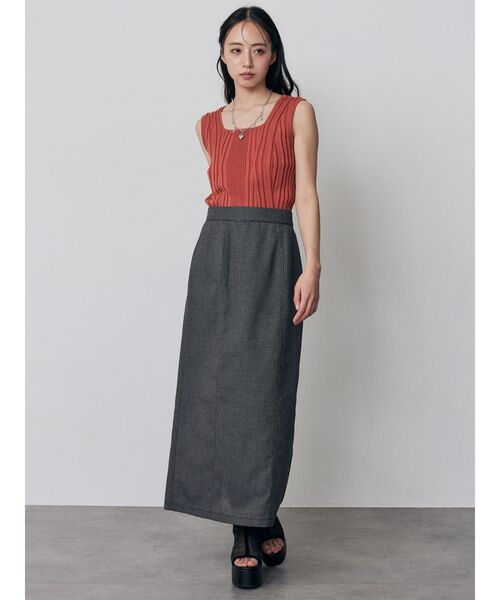 MURUA(ムルーア)の「スクエアキーネックリブニットタンク 夏服(タンクトップ・レディース・ブラック/ホワイト/オレンジ/ブルー・FREE)」の16枚目の写真