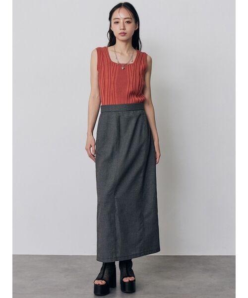MURUA(ムルーア)の「スクエアキーネックリブニットタンク 夏服(タンクトップ・レディース・ブラック/ホワイト/オレンジ/ブルー・FREE)」の17枚目の写真