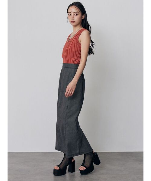 MURUA(ムルーア)の「スクエアキーネックリブニットタンク 夏服(タンクトップ・レディース・ブラック/ホワイト/オレンジ/ブルー・FREE)」の18枚目の写真