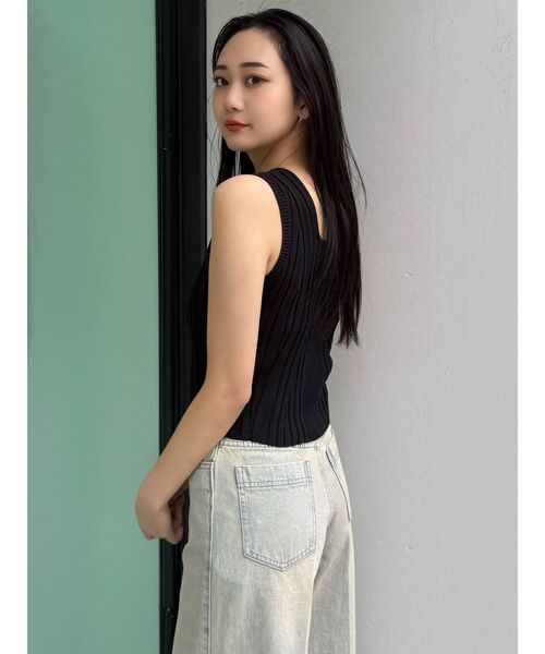 MURUA（ムルーア）の「スクエアキーネックリブニットタンク　夏服（タンクトップ・レディース・ブラック/ホワイト/オレンジ/ブルー・FREE）」の6枚目の写真
