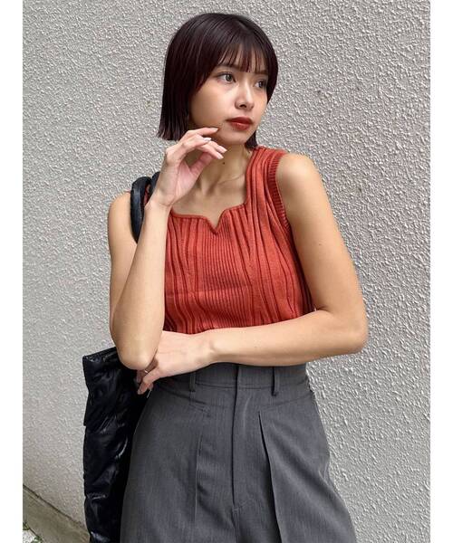 MURUA（ムルーア）の「スクエアキーネックリブニットタンク　夏服（タンクトップ・レディース・ブラック/ホワイト/オレンジ/ブルー・FREE）」の18枚目の写真
