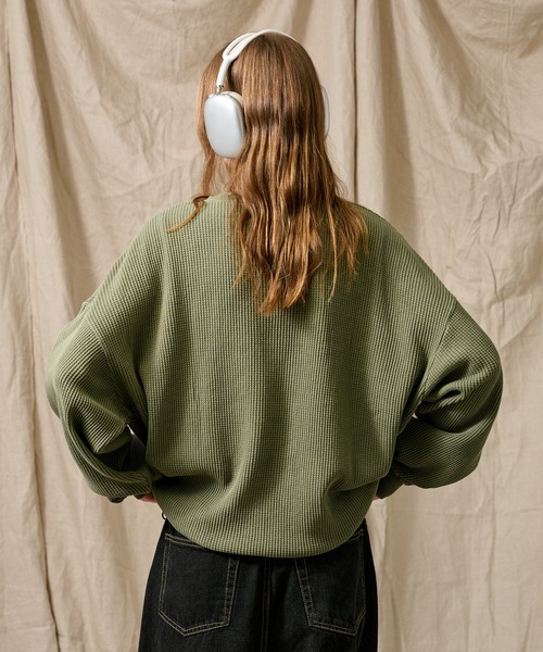 WETTEMPT（ウィテンプト）の「HENRY NECK PIGMENT WAFFLE LONG TEE / ヘンリーネックピグメントワッフルロンT（Tシャツ/カットソー・メンズ・グレー/チャコールグレー/ブラック/カーキ・SMALL/MEDIUM/LARGE）」の14枚目の写真