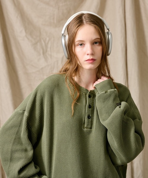 WETTEMPT（ウィテンプト）の「HENRY NECK PIGMENT WAFFLE LONG TEE / ヘンリーネックピグメントワッフルロンT（Tシャツ/カットソー・メンズ・グレー/チャコールグレー/ブラック/カーキ・SMALL/MEDIUM/LARGE）」の16枚目の写真