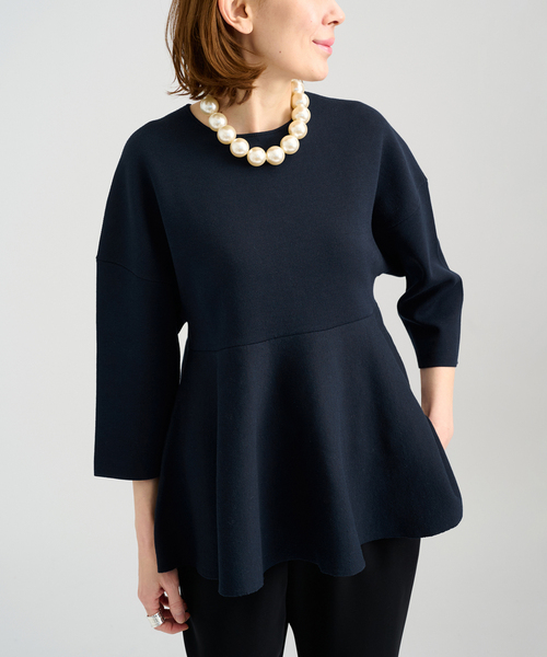 VERMEIL par iena（ヴェルメイユパーイエナ）の「ペプラムダンボールプルオーバー（ニット/セーター・レディース・ネイビー/ブラック・FREE）」の2枚目の写真