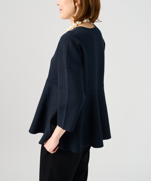 VERMEIL par iena（ヴェルメイユパーイエナ）の「ペプラムダンボールプルオーバー（ニット/セーター・レディース・ネイビー/ブラック・FREE）」の8枚目の写真