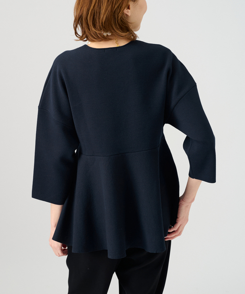 VERMEIL par iena（ヴェルメイユパーイエナ）の「ペプラムダンボールプルオーバー（ニット/セーター・レディース・ネイビー/ブラック・FREE）」の9枚目の写真