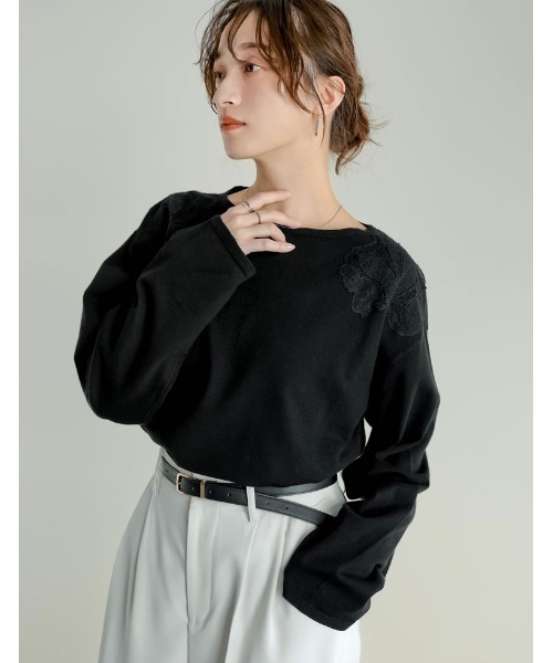 Re:EDIT(リエディ)の「ショルダーレースニットトップス(ニット/セーター・レディース・ブラック/アイボリー/グレー・LARGE/MEDIUM)」の3枚目の写真