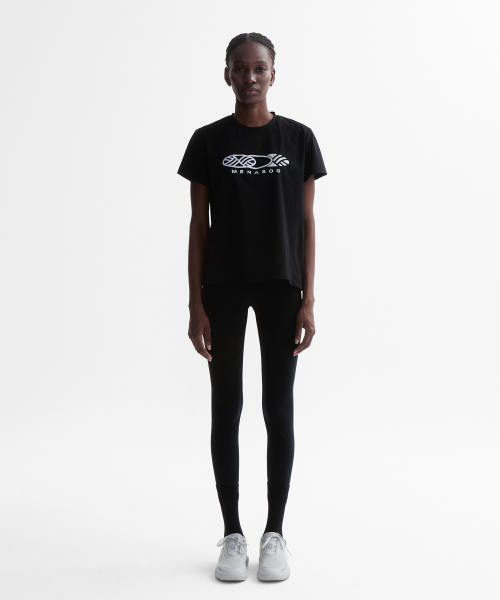 MENASOO(ミナス)の「VENODE Three Track Logo Active Tshirts_Black (Basic Fit)(Tシャツ/カットソー・レディース・ブラック・1/2)」の5枚目の写真