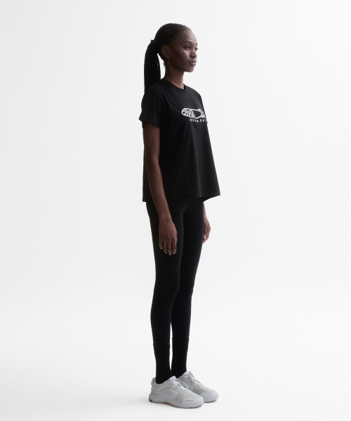 MENASOO(ミナス)の「VENODE Three Track Logo Active Tshirts_Black (Basic Fit)(Tシャツ/カットソー・レディース・ブラック・1/2)」の6枚目の写真