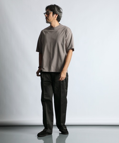 The DUFFER of ST.GEORGE（ザダファーオブセントジョージ）の「COOLMAX 2LAYERS RELAX FIT TEE：2層構造 吸水速乾クールマックス リラックス Tシャツ（Tシャツ/カットソー・メンズ・ブラック/ブルーグレー/ホワイト/ブラウン/ライトグレー・MEDIUM/SMALL/X-LARGE/LARGE）」の11枚目の写真