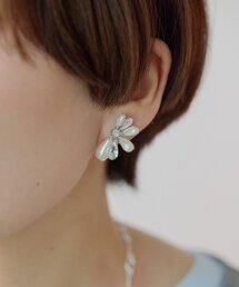 花びら雫パールピアス