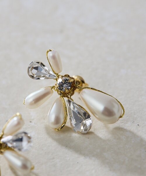 ear PAPILLONNER(イアパピヨネ)の「花びら雫パールピアス(ピアス(両耳用)・レディース・シルバー/ゴールド・FREE)」の11枚目の写真
