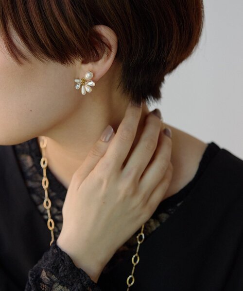 ear PAPILLONNER(イアパピヨネ)の「花びら雫パールピアス(ピアス(両耳用)・レディース・シルバー/ゴールド・FREE)」の14枚目の写真