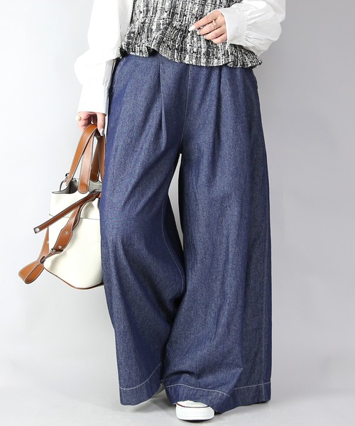 and it_（アンドイット）の「コットンデニムタックワイドパンツ（デニムパンツ・レディース・ダークネイビー/ブルー・M-L）」の2枚目の写真