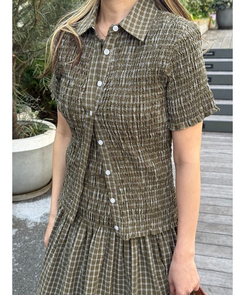BANANA REPUBLIC FACTORY STORE(バナナリパブリック ファクトリーストア)の「BANANA REPUBLIC FACTORY STORE シアサッカー スモッキング シャツ(シャツ/ブラウス・レディース・グリーン/ホワイト×ブラック・XS/S/M/L)」の8枚目の写真