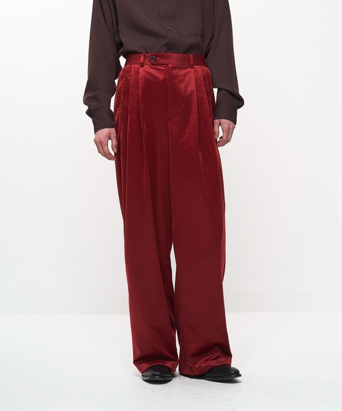 Juha（ユハ）の「SOFT VELOUR WIDE PANTS（スラックス・メンズ・レッド/ブラック・4/3/2）」の2枚目の写真