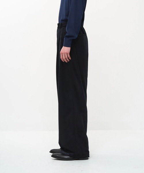 Juha（ユハ）の「SOFT VELOUR WIDE PANTS（スラックス・メンズ・レッド/ブラック・4/3/2）」の4枚目の写真