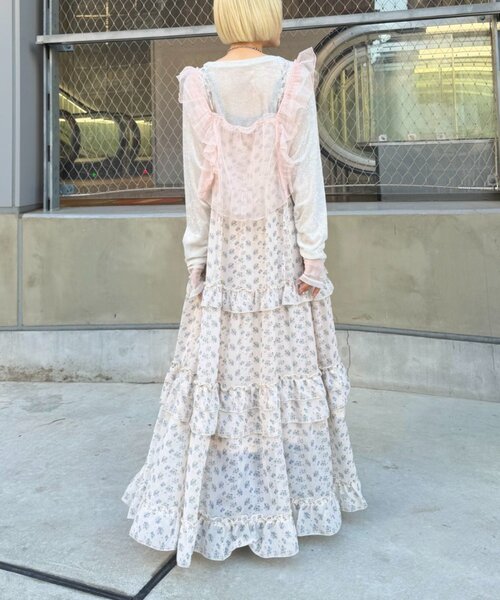 w closet（ダブルクローゼット）の「花柄ティアードキャミワンピース（ワンピース・レディース・ブルー/ブラック/アイボリー/オレンジ・FREE）」の7枚目の写真