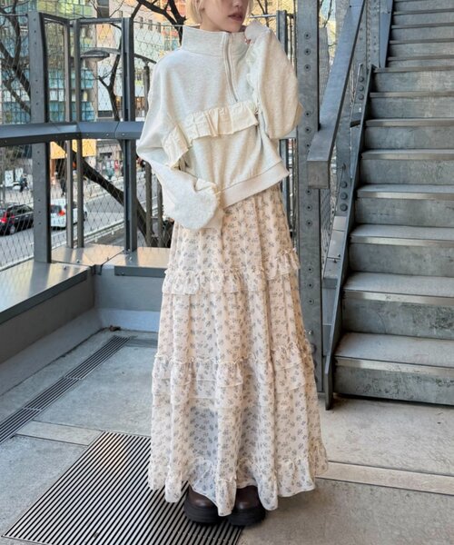 w closet（ダブルクローゼット）の「花柄ティアードキャミワンピース（ワンピース・レディース・ブルー/ブラック/アイボリー/オレンジ・FREE）」の9枚目の写真