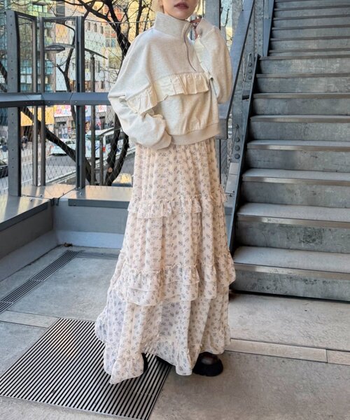 w closet（ダブルクローゼット）の「花柄ティアードキャミワンピース（ワンピース・レディース・ブルー/ブラック/アイボリー/オレンジ・FREE）」の10枚目の写真