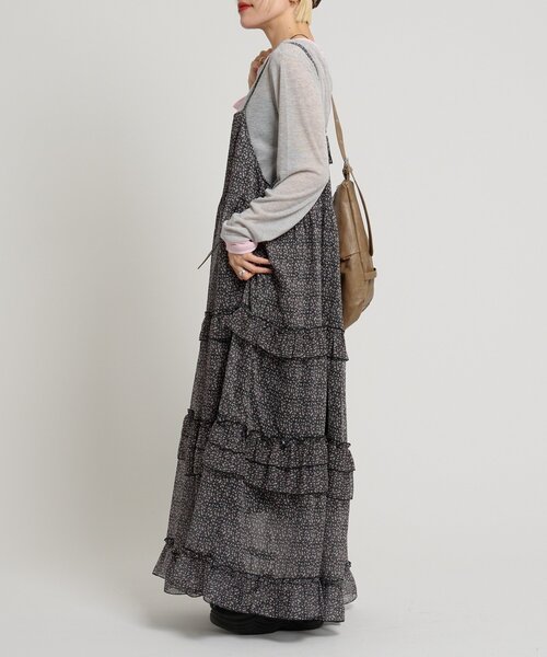 w closet（ダブルクローゼット）の「花柄ティアードキャミワンピース（ワンピース・レディース・ブルー/ブラック/アイボリー/オレンジ・FREE）」の11枚目の写真
