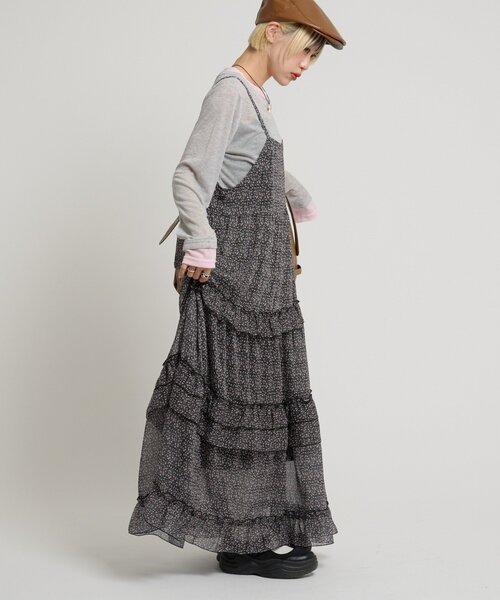 w closet（ダブルクローゼット）の「花柄ティアードキャミワンピース（ワンピース・レディース・ブルー/ブラック/アイボリー/オレンジ・FREE）」の13枚目の写真