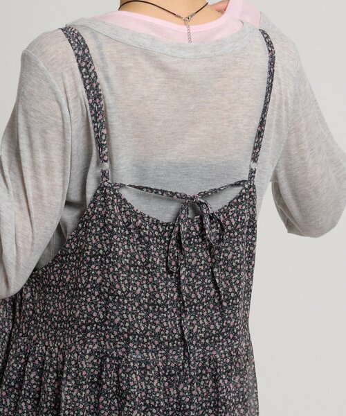 w closet（ダブルクローゼット）の「花柄ティアードキャミワンピース（ワンピース・レディース・ブルー/ブラック/アイボリー/オレンジ・FREE）」の15枚目の写真