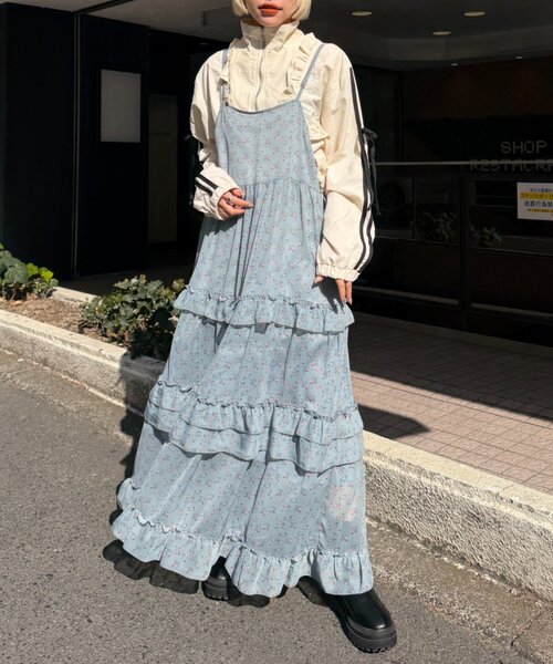 w closet（ダブルクローゼット）の「花柄ティアードキャミワンピース（ワンピース・レディース・ブルー/ブラック/アイボリー/オレンジ・FREE）」の16枚目の写真