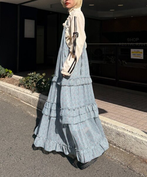 w closet（ダブルクローゼット）の「花柄ティアードキャミワンピース（ワンピース・レディース・ブルー/ブラック/アイボリー/オレンジ・FREE）」の18枚目の写真