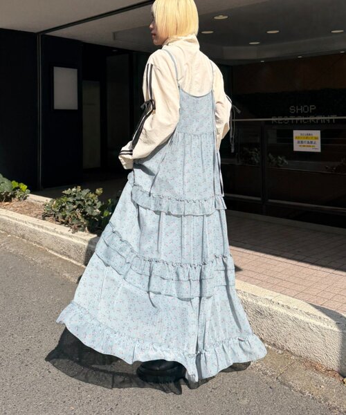 w closet（ダブルクローゼット）の「花柄ティアードキャミワンピース（ワンピース・レディース・ブルー/ブラック/アイボリー/オレンジ・FREE）」の19枚目の写真