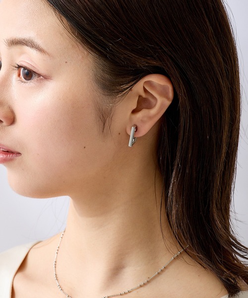 CALIN STANDARD(カリンスタンダード)の「◆金属アレルギー対応◆◆made in japan◆【痛くない】【落ちにくい】【ストレスフリーな着け心地】ロングスクエア グランループフィットイヤリング(イヤリング・レディース・シルバー/ゴールド・FREE)」の7枚目の写真