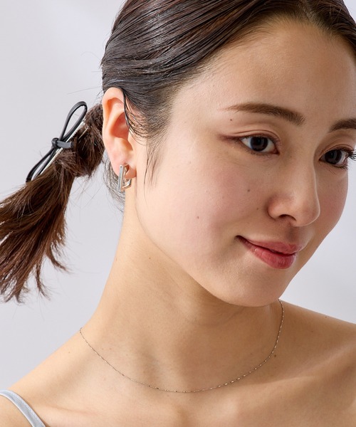 CALIN STANDARD(カリンスタンダード)の「◆金属アレルギー対応◆◆made in japan◆【痛くない】【落ちにくい】【ストレスフリーな着け心地】ロングスクエア グランループフィットイヤリング(イヤリング・レディース・シルバー/ゴールド・FREE)」の3枚目の写真