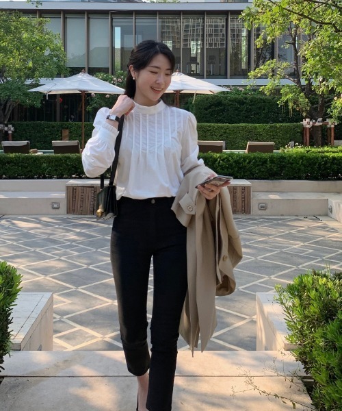 FAVORITO（ファヴォリート）の「長袖シャツ（シャツ/ブラウス・レディース・ホワイト/ライトブルー・F）」の19枚目の写真