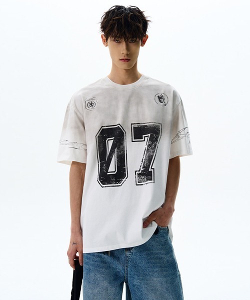 Ressaca(レサーカ)の「オーバーサイズユーズド加工ナンバーロゴプリントTシャツ(Tシャツ/カットソー・メンズ・ホワイト/ブラック・L/XL/M)」の4枚目の写真