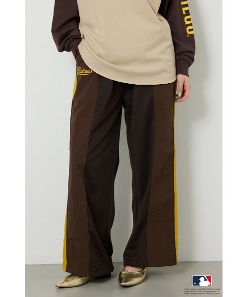 RODEO CROWNS WIDE BOWL（ロデオクラウンズワイドボウル）の「(MLB)ドッキングトラックパンツ（その他パンツ・レディース・ライトグレー/ブラウン/ネイビー・LARGE/MEDIUM）」の5枚目の写真