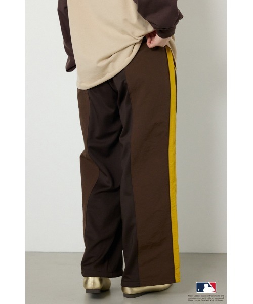 RODEO CROWNS WIDE BOWL（ロデオクラウンズワイドボウル）の「(MLB)ドッキングトラックパンツ（その他パンツ・レディース・ライトグレー/ブラウン/ネイビー・LARGE/MEDIUM）」の7枚目の写真