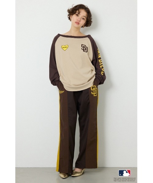 RODEO CROWNS WIDE BOWL（ロデオクラウンズワイドボウル）の「(MLB)ドッキングトラックパンツ（その他パンツ・レディース・ライトグレー/ブラウン/ネイビー・LARGE/MEDIUM）」の8枚目の写真