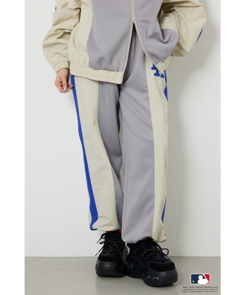 RODEO CROWNS WIDE BOWL（ロデオクラウンズワイドボウル）の「(MLB)ドッキングトラックパンツ（その他パンツ・レディース・ライトグレー/ブラウン/ネイビー・LARGE/MEDIUM）」の10枚目の写真