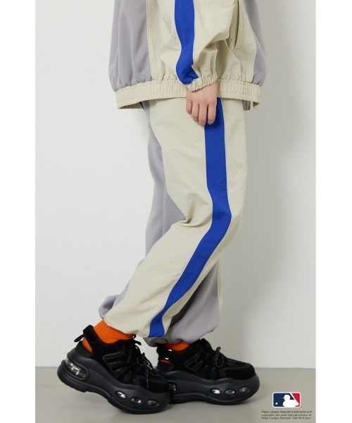 RODEO CROWNS WIDE BOWL（ロデオクラウンズワイドボウル）の「(MLB)ドッキングトラックパンツ（その他パンツ・レディース・ライトグレー/ブラウン/ネイビー・LARGE/MEDIUM）」の11枚目の写真