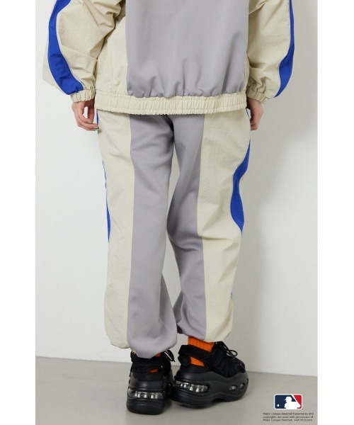 RODEO CROWNS WIDE BOWL（ロデオクラウンズワイドボウル）の「(MLB)ドッキングトラックパンツ（その他パンツ・レディース・ライトグレー/ブラウン/ネイビー・LARGE/MEDIUM）」の12枚目の写真