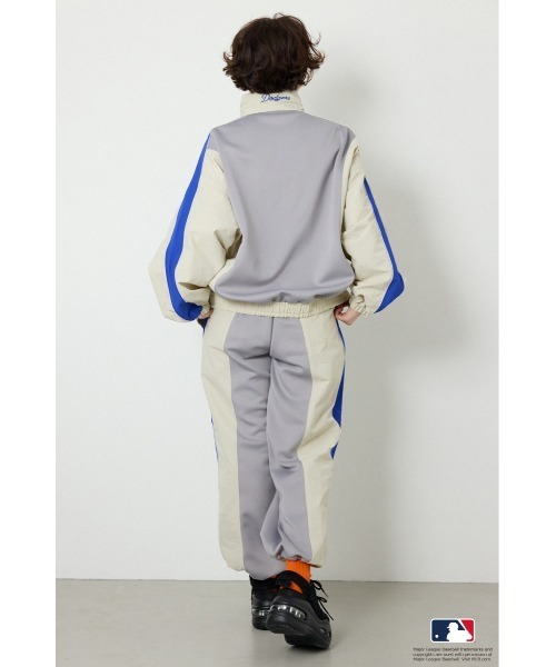 RODEO CROWNS WIDE BOWL（ロデオクラウンズワイドボウル）の「(MLB)ドッキングトラックパンツ（その他パンツ・レディース・ライトグレー/ブラウン/ネイビー・LARGE/MEDIUM）」の14枚目の写真